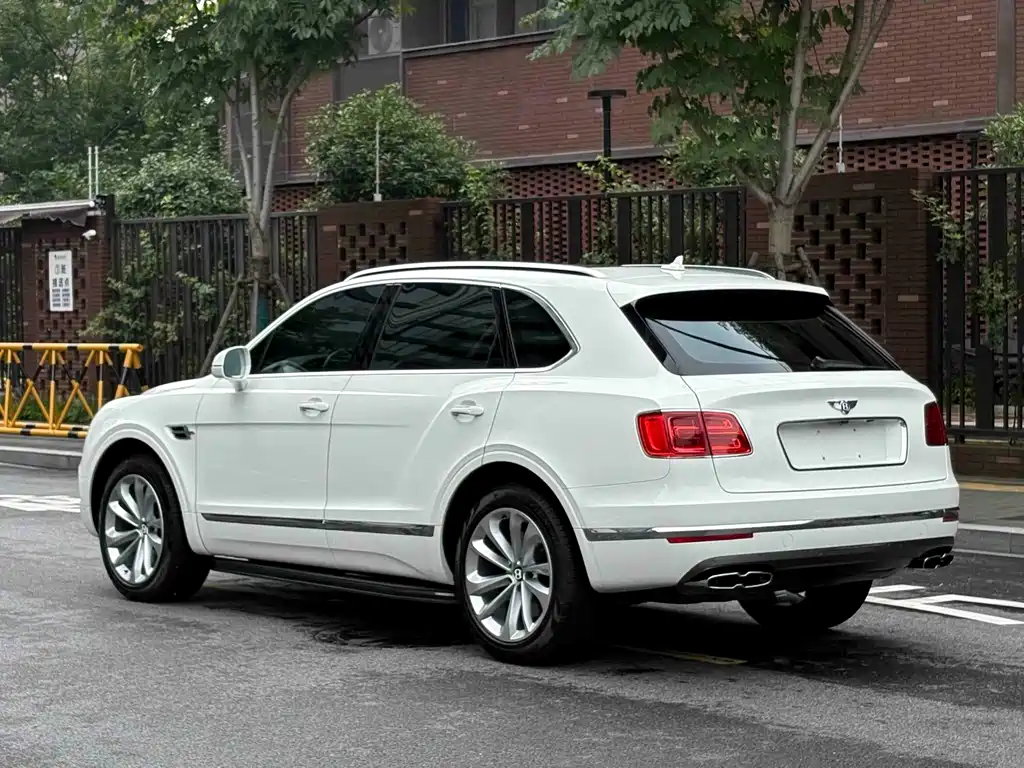 Bentley Bentayga — миниатюра 6