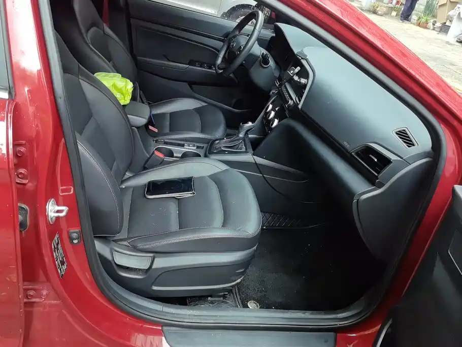 Hyundai Elantra — миниатюра 8