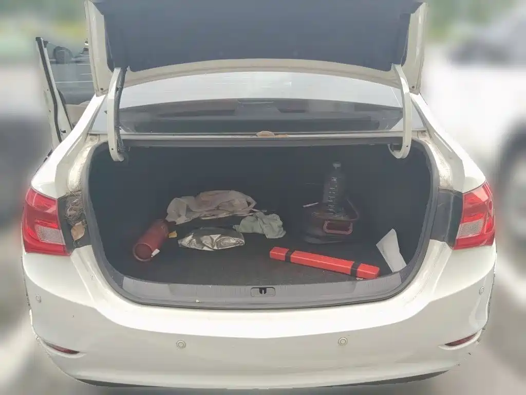Buick Excelle — миниатюра 10