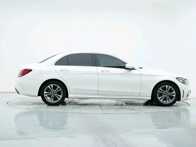 Mercedes-Benz C-Class — миниатюра 7