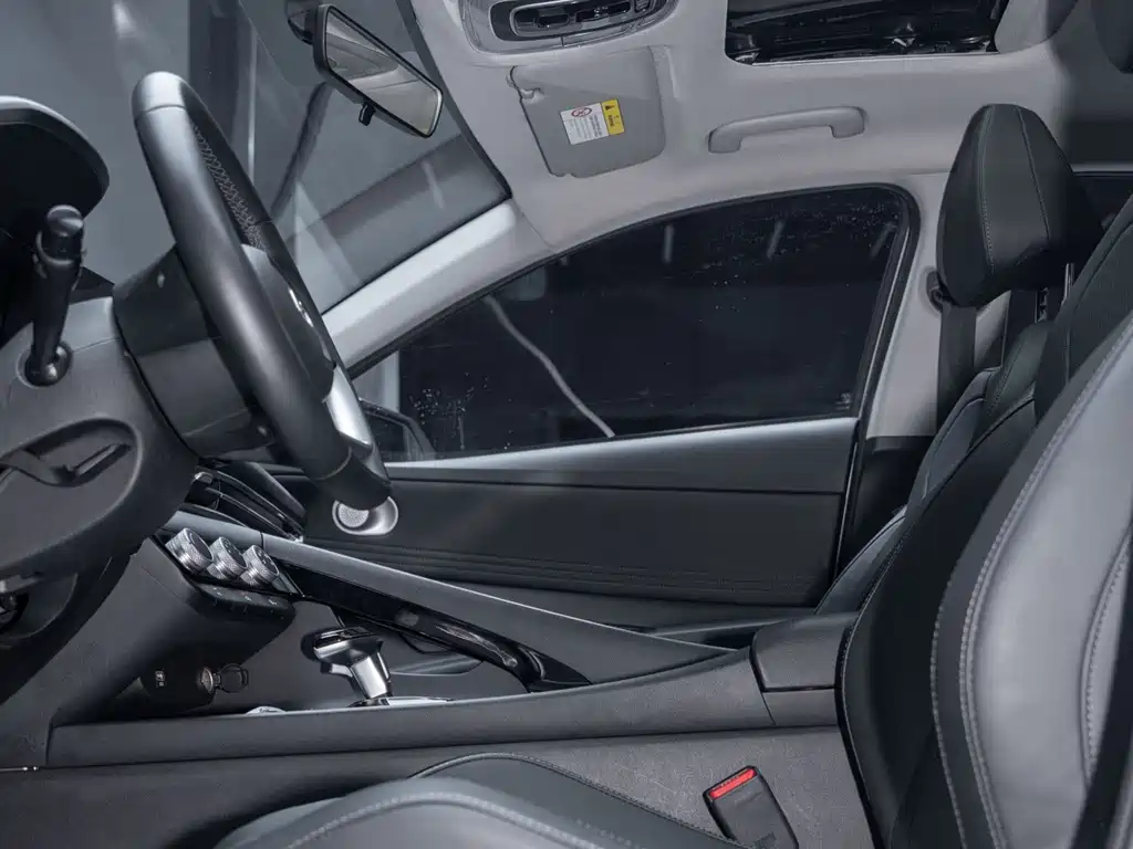 Hyundai Elantra — миниатюра 12
