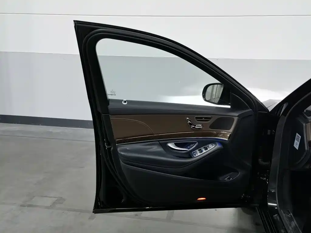 Mercedes-Benz S-Class — миниатюра 8