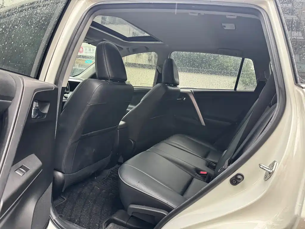 Toyota RAV4 — миниатюра 13