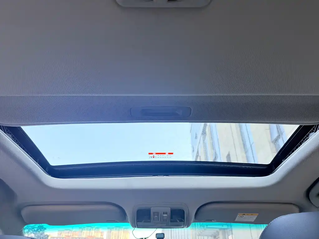 Luxgen U6 — миниатюра 15