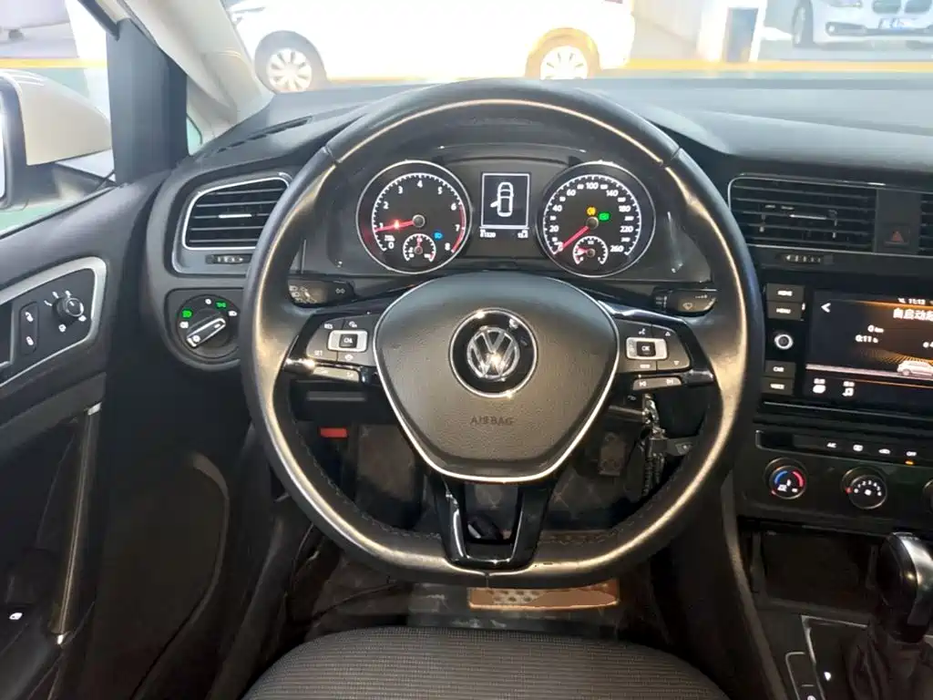 Volkswagen Golf — миниатюра 11
