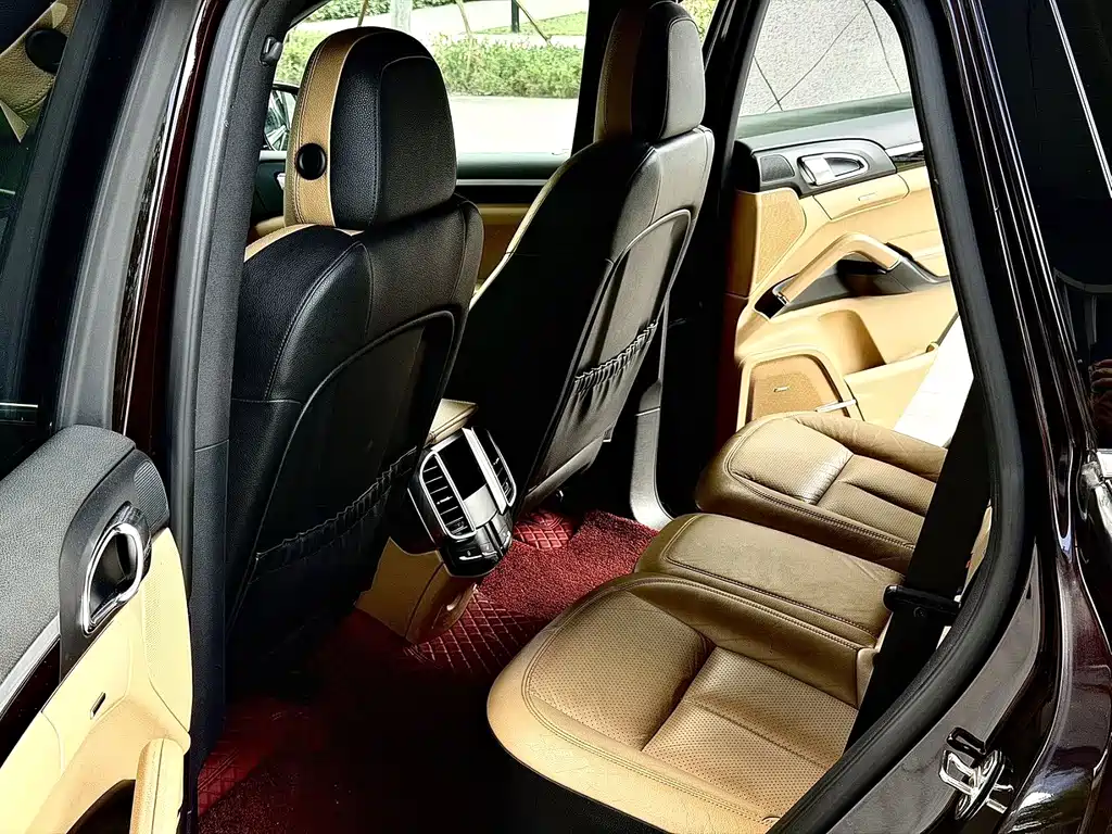 Porsche Cayenne — миниатюра 8