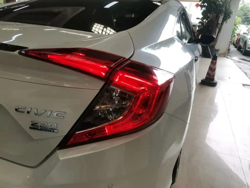 Honda Civic — миниатюра 8