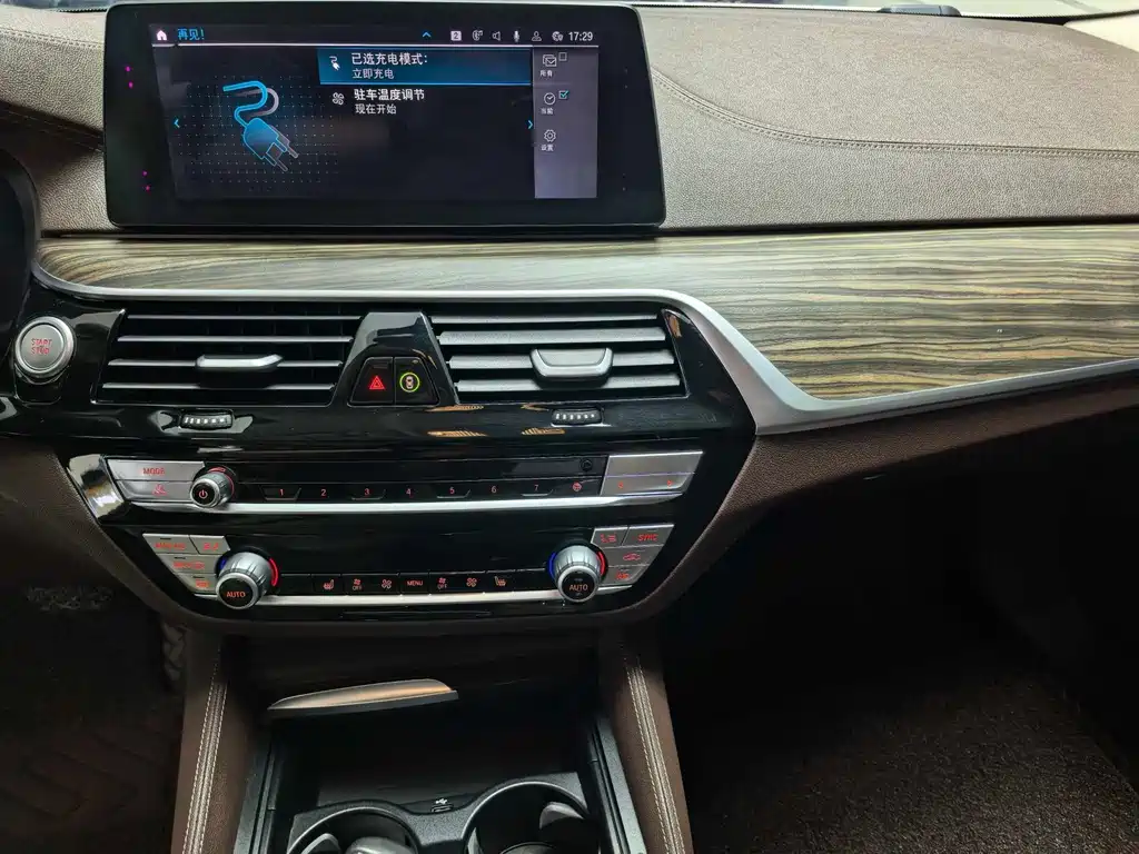 BMW 5 Series New Energy — миниатюра 9
