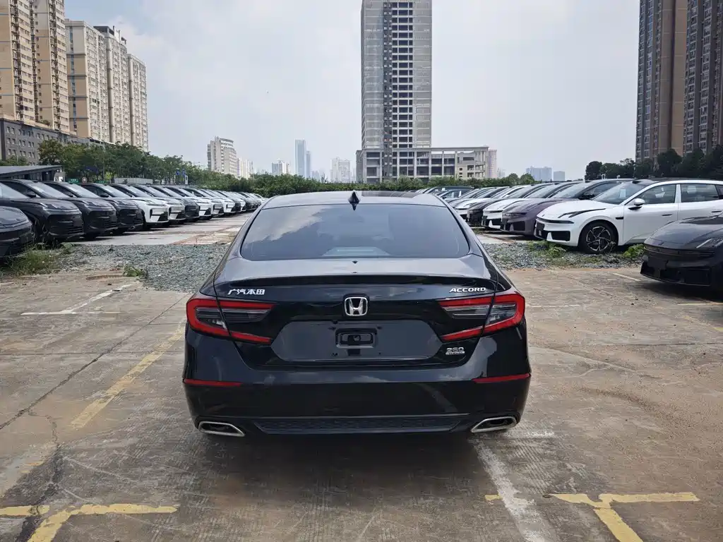 Honda Accord — миниатюра 9