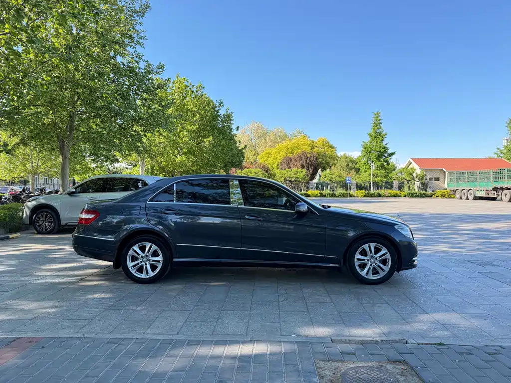 Mercedes-Benz E-Class E 2010 E 300 L Fashion