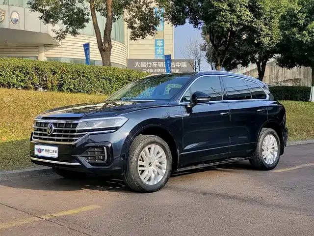 VOLKSWAGEN TOUAREG