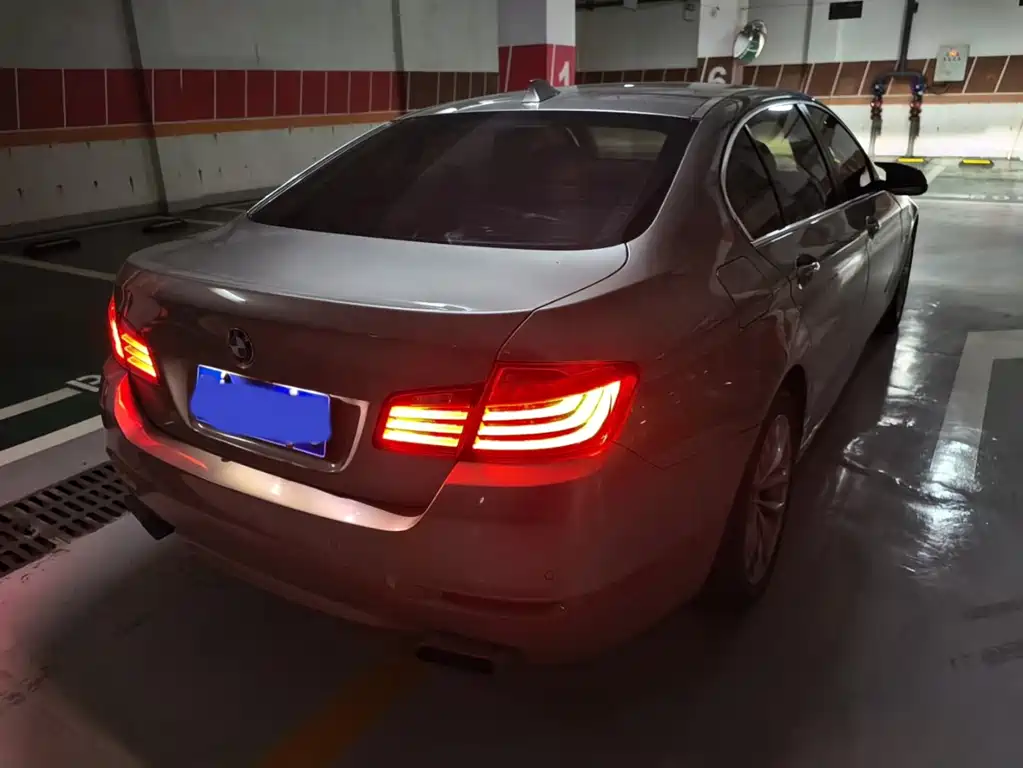 BMW 5 Series — миниатюра 7