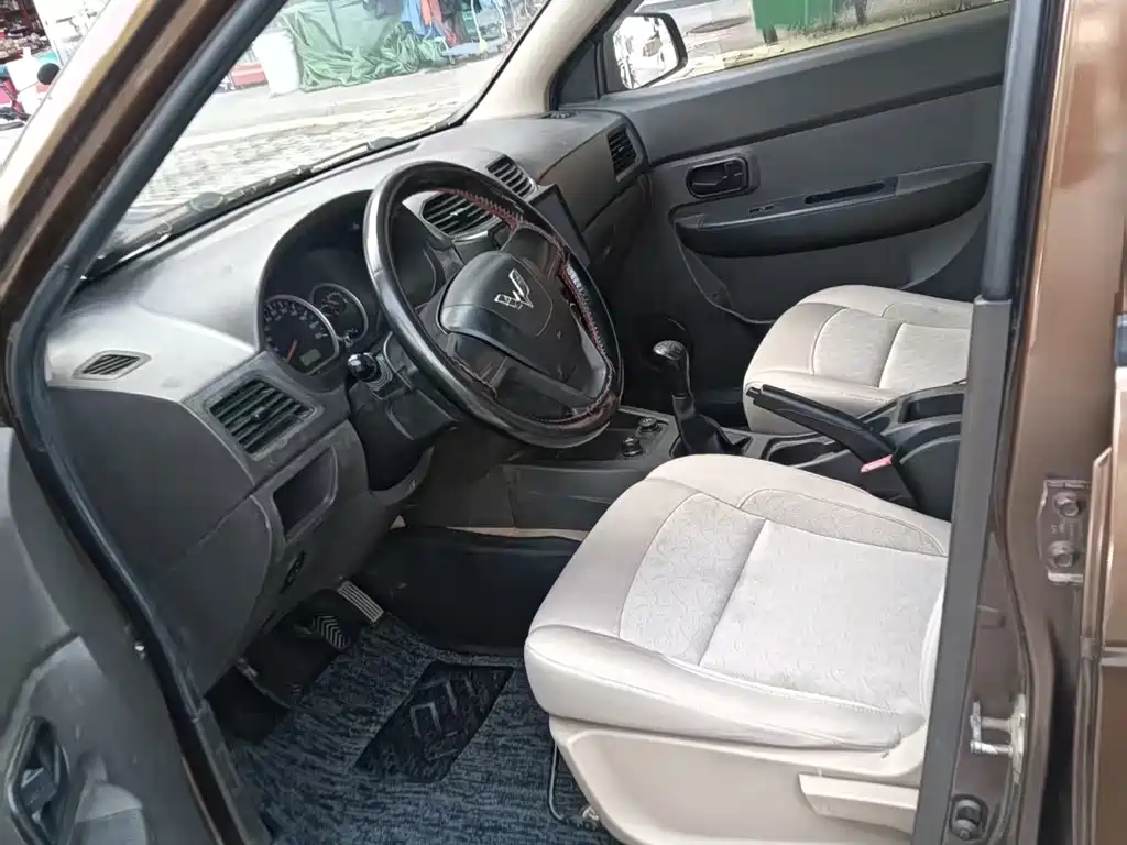 Wuling Hongguang — миниатюра 5