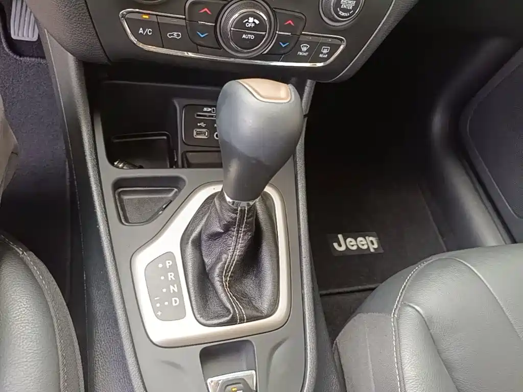 Jeep Cherokee — миниатюра 14