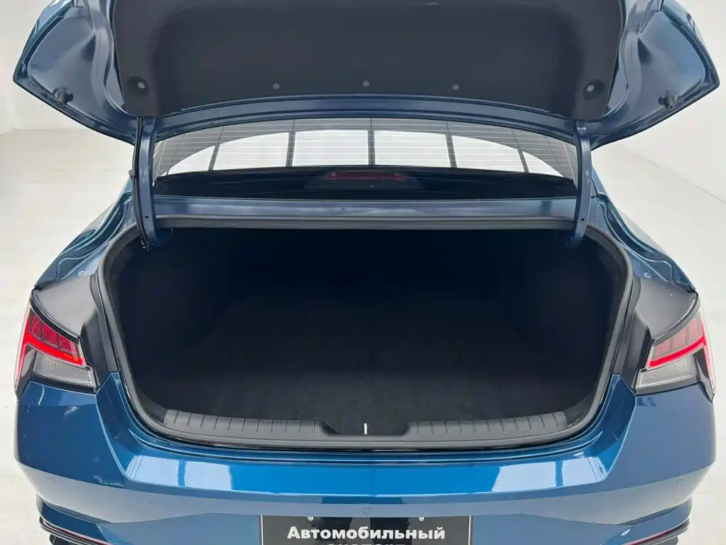 Hyundai Elantra — миниатюра 12