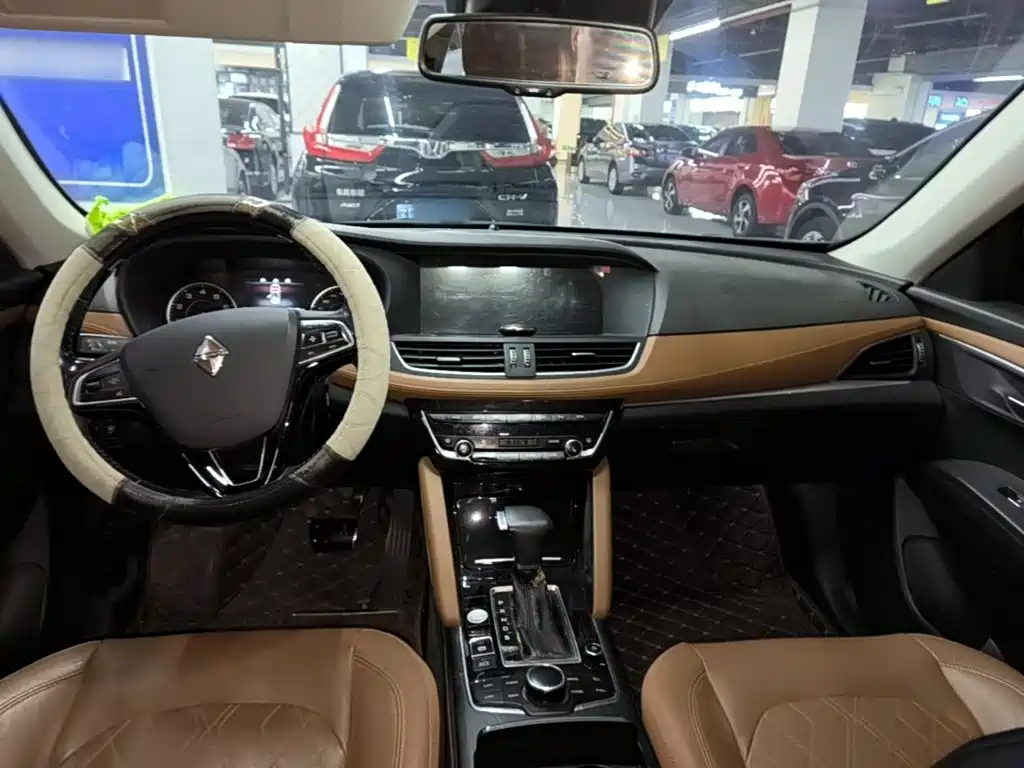 Borgward BX7 — миниатюра 10