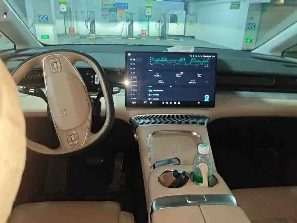 XPeng X9 — миниатюра 4
