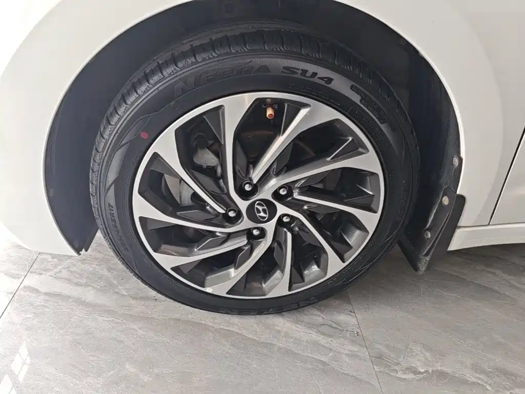 Hyundai Elantra — миниатюра 23