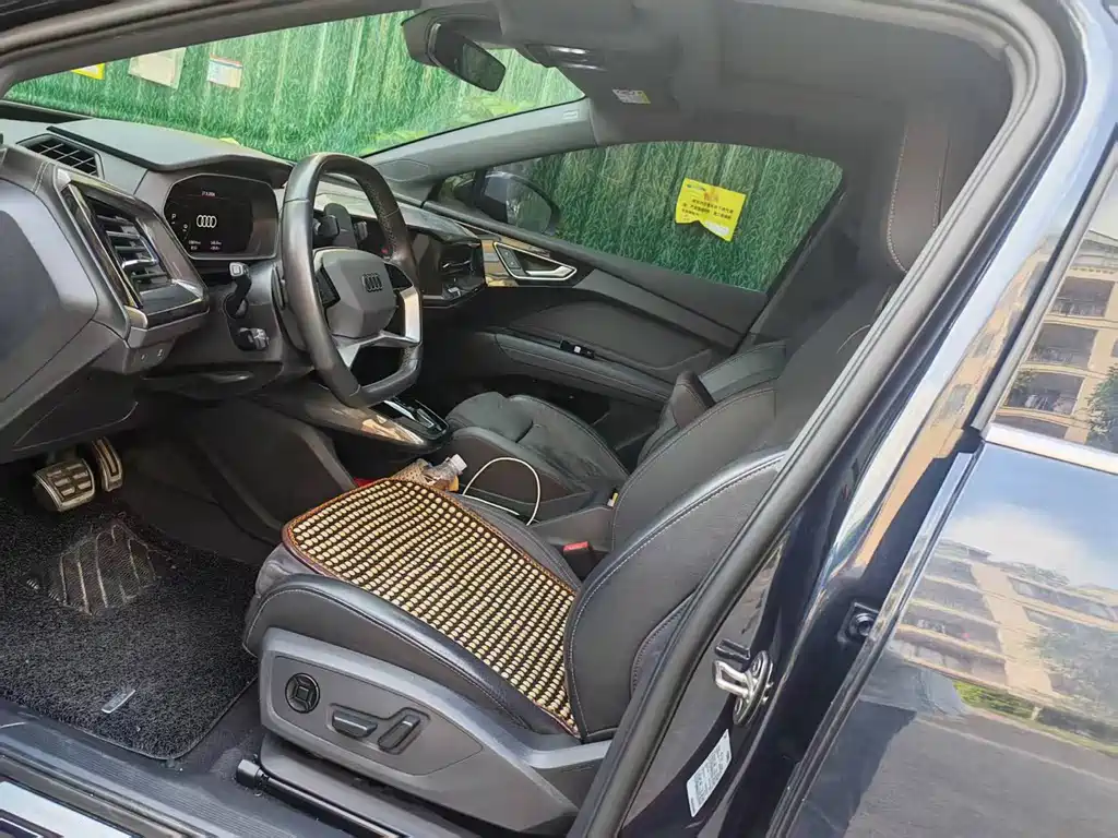 Audi Q4 e-tron — миниатюра 3