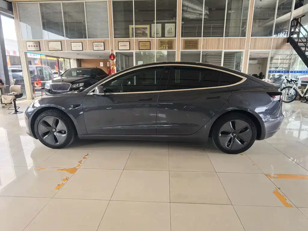 Tesla Model 3 — миниатюра 15