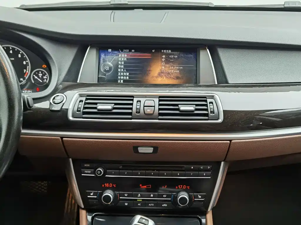 BMW 5 Series GT — миниатюра 12