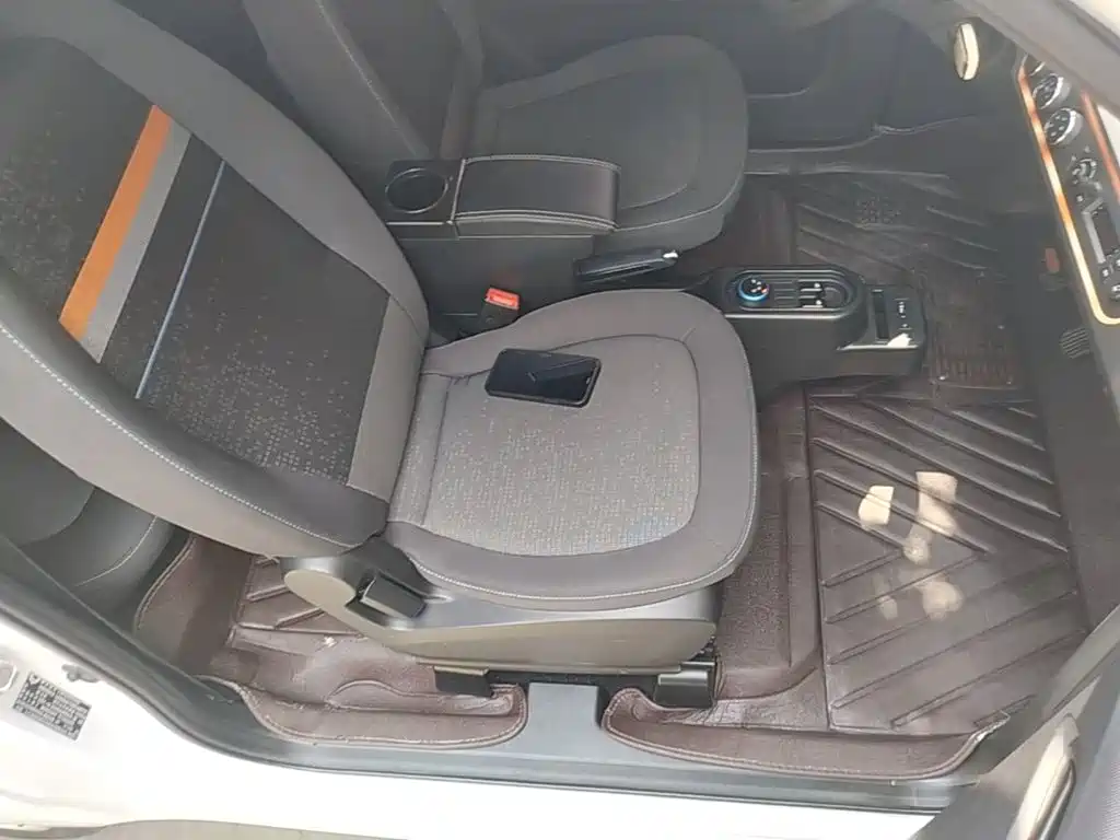 Wuling MINIEV — миниатюра 25
