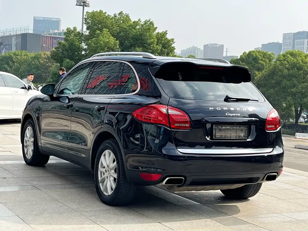 Porsche Cayenne — миниатюра 4