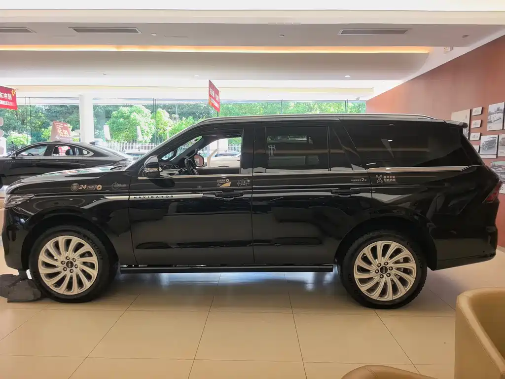 Lincoln Navigator — миниатюра 5