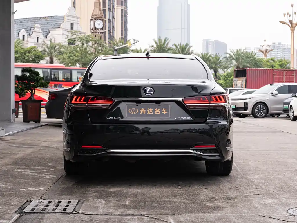 Lexus LS — миниатюра 5