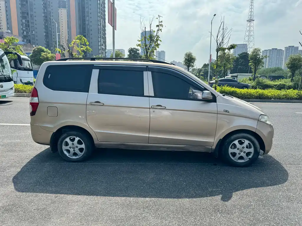Wuling Hongguang — миниатюра 17