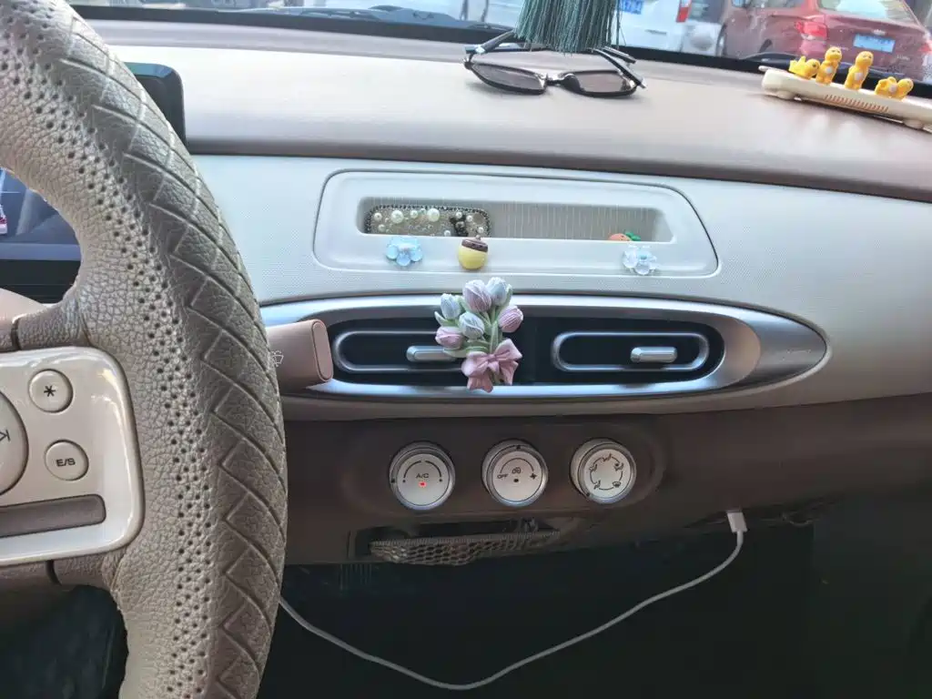 Wuling MINIEV — миниатюра 9