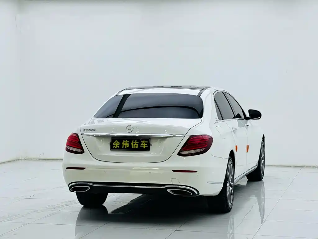 Mercedes-Benz E-Class — миниатюра 7