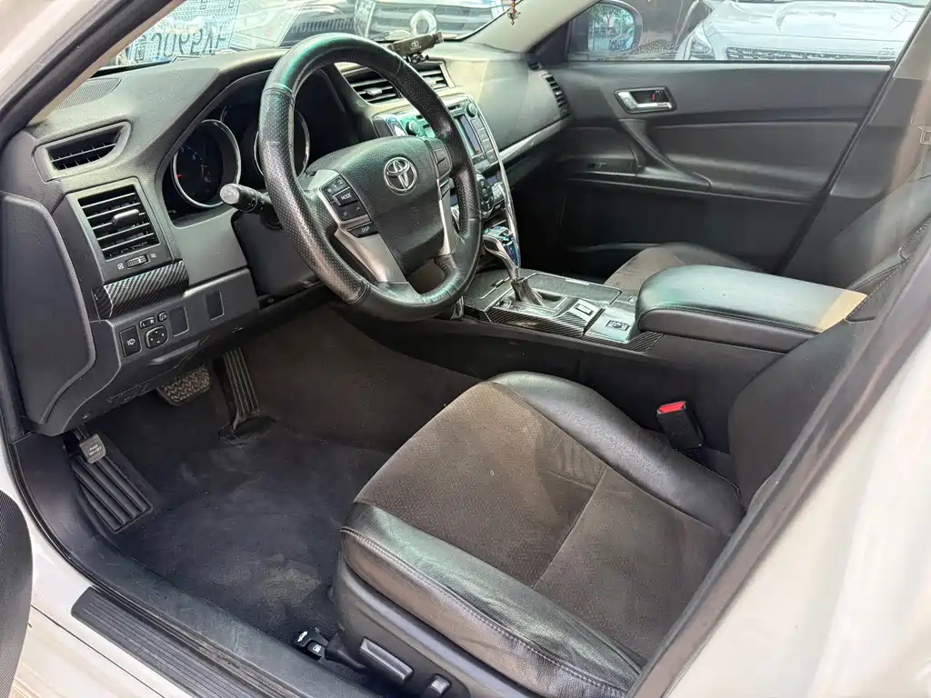 Toyota Reiz — миниатюра 7