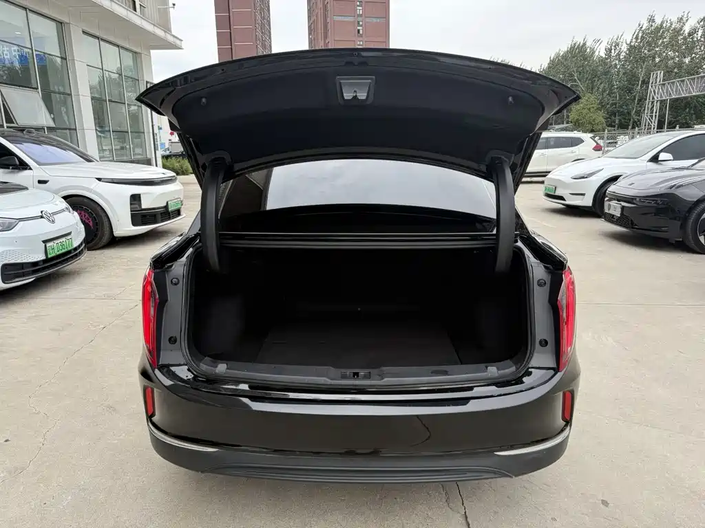 Hongqi Hongqi E-QM5 — миниатюра 15