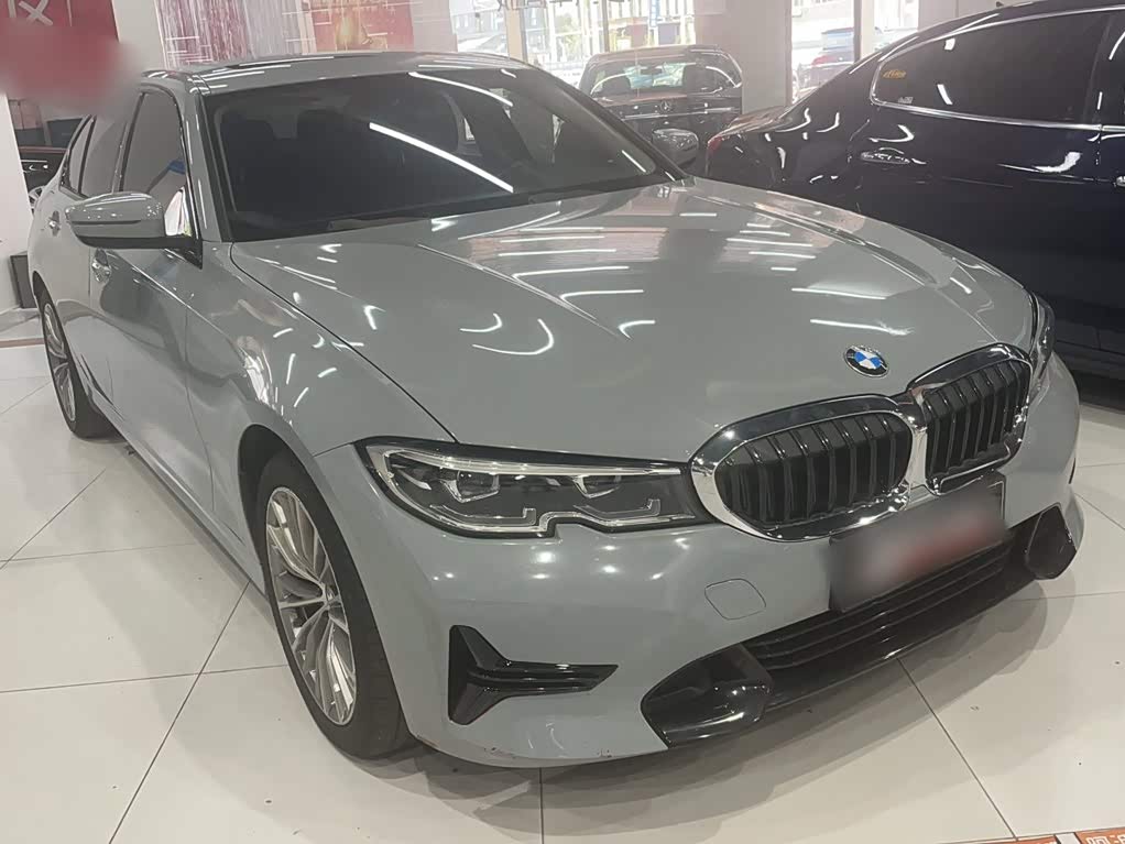 BMW 3 Series 2.0 л 2022 г. Серебристо-серый, пробег 40300 км