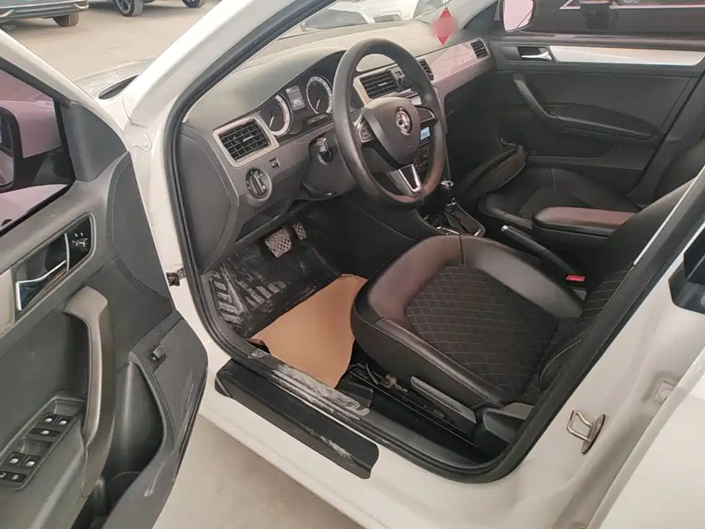 Skoda Rapid — миниатюра 16