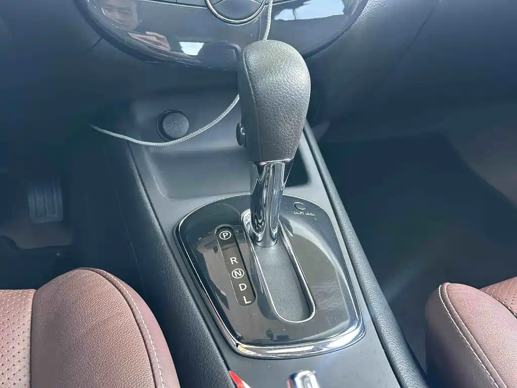 Nissan Tiida — миниатюра 7
