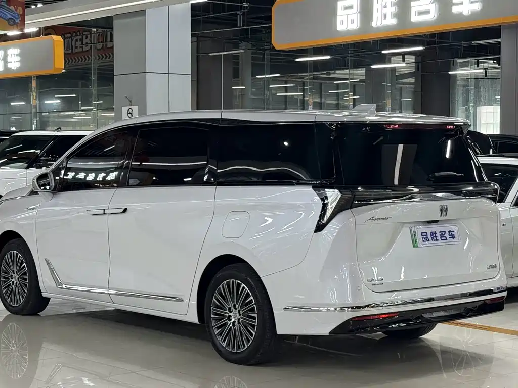 Buick GL8 Hybrid — миниатюра 3