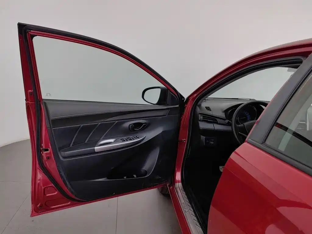 Toyota Yaris L — миниатюра 8