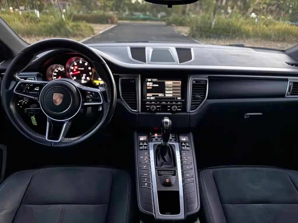 Porsche Macan — миниатюра 7