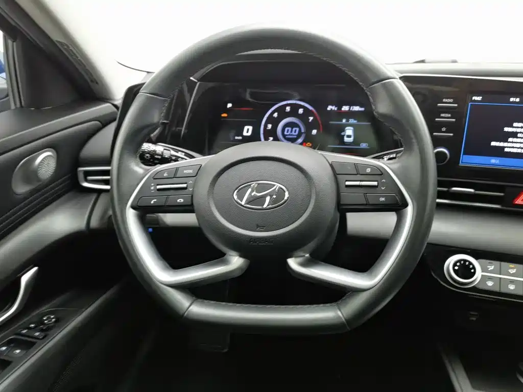 Hyundai Elantra — миниатюра 11