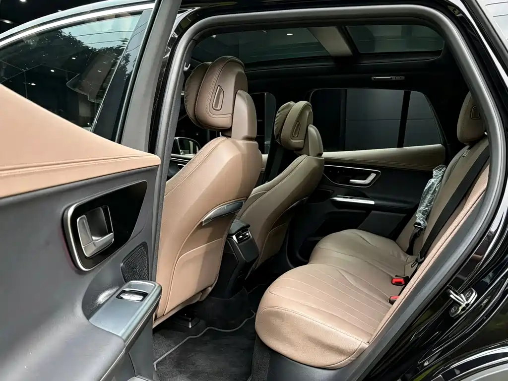 Mercedes-Benz EQE SUV — миниатюра 6