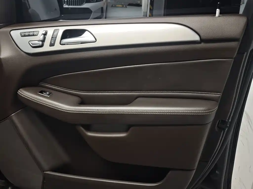 Mercedes-Benz GLS — миниатюра 14