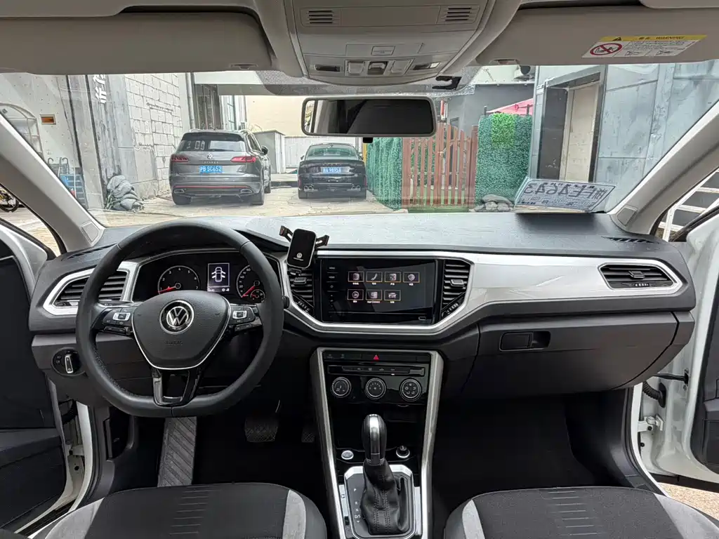 Volkswagen T-Roc — миниатюра 11