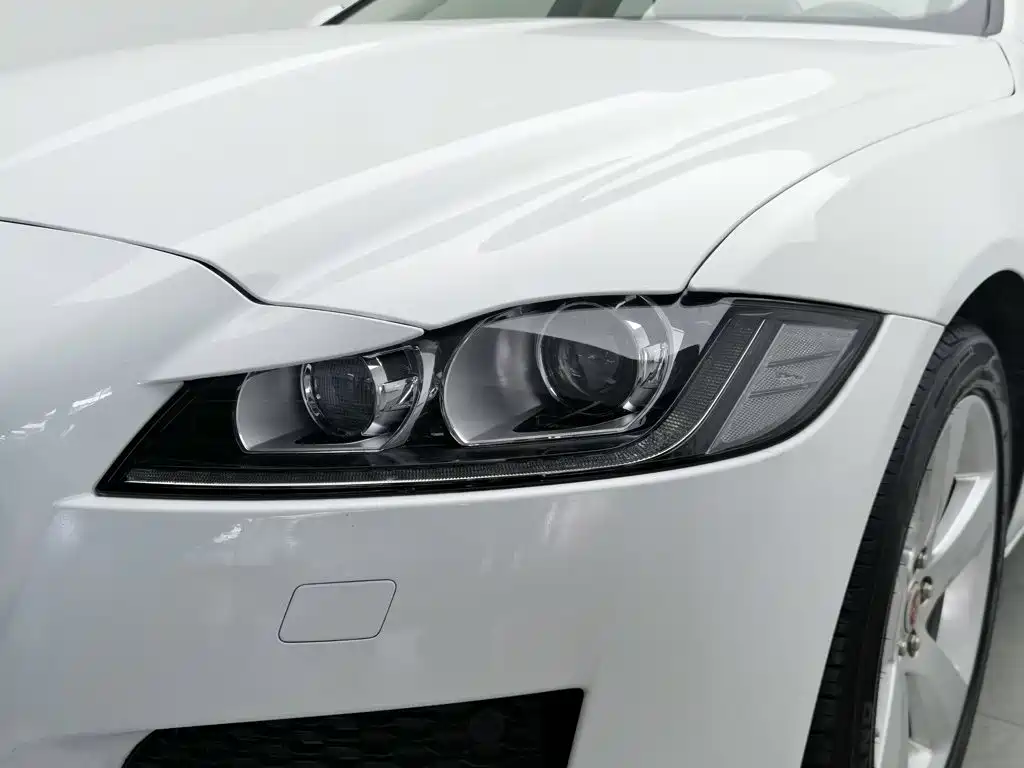 Jaguar XFL — миниатюра 7