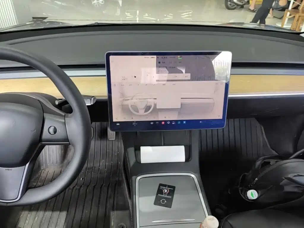 Tesla Model 3 — миниатюра 10