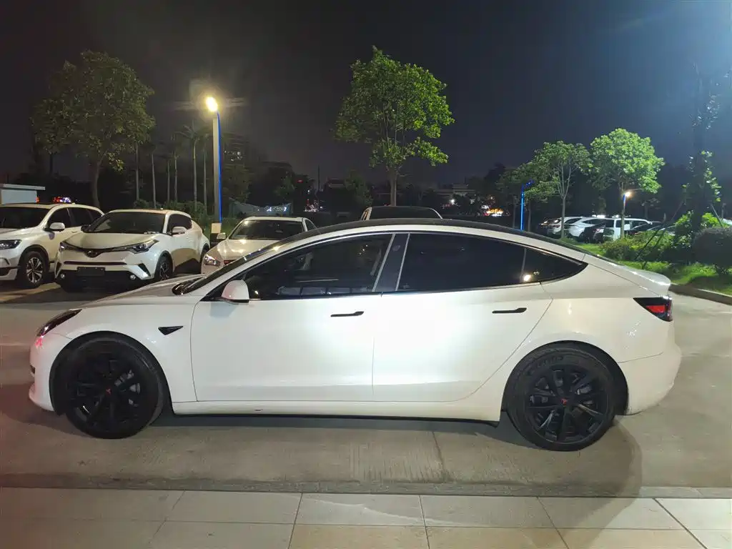 Tesla Model 3 — миниатюра 9
