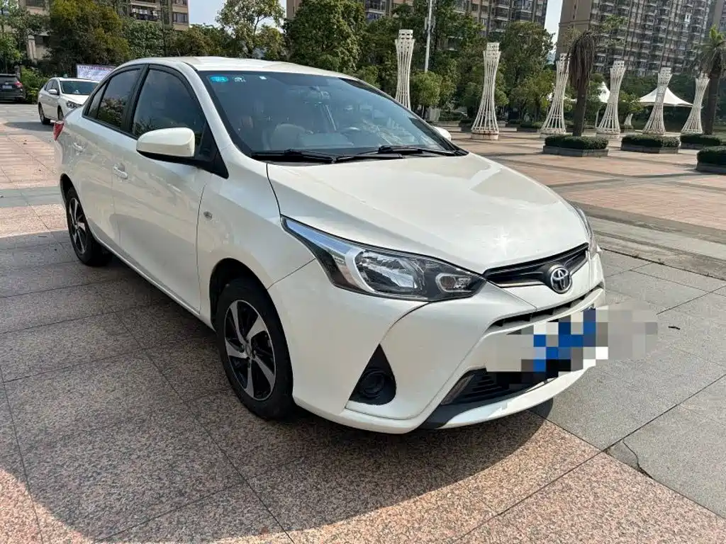 Toyota Yaris L — миниатюра 2