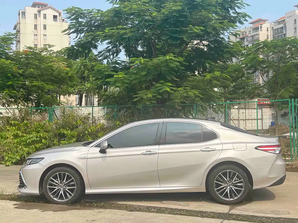 Toyota Camry — миниатюра 3