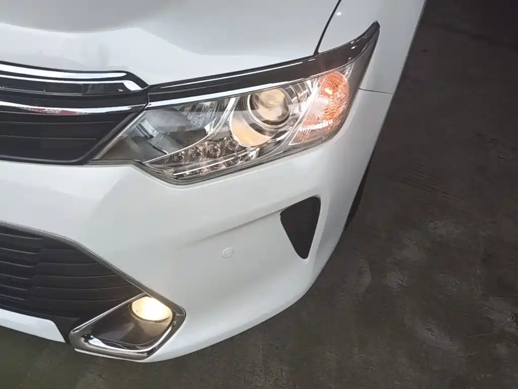 Toyota Camry — миниатюра 24